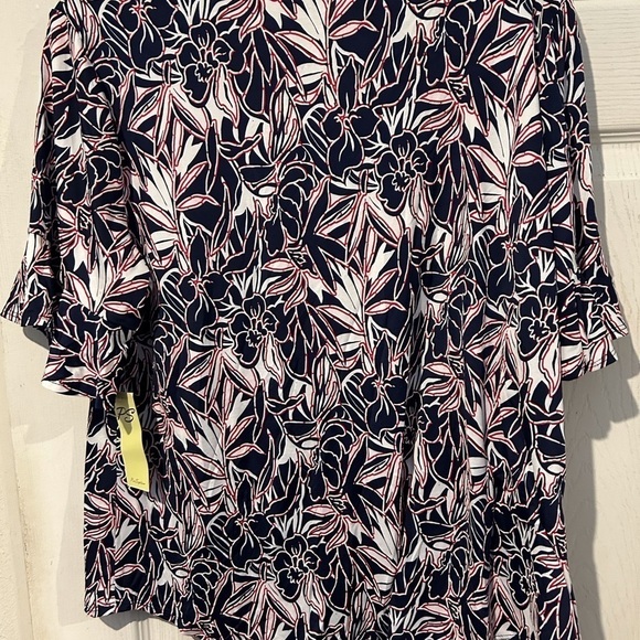 NWOT PerSeption Red, White and Blue Floral Design with a Twist Tie on Front - Picture 4 of 5